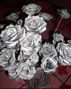 Hasil gambar untuk bunga mawar dari koran