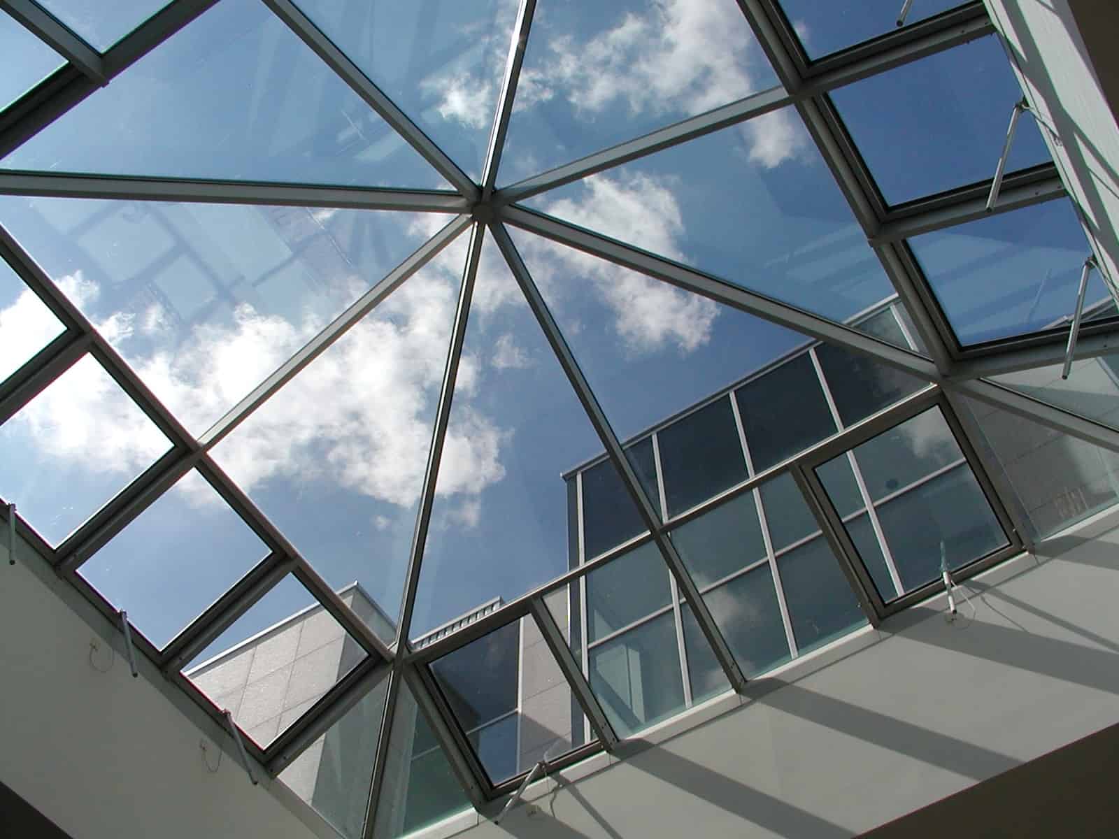 7 Cara Pemasangan  Atap Skylight  yang Mudah dan Praktis 