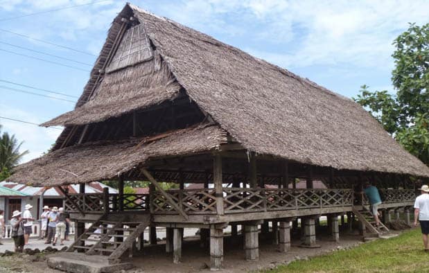 9 Keunikan Rumah Adat Baileo Khas Maluku dan Maluku Utara 