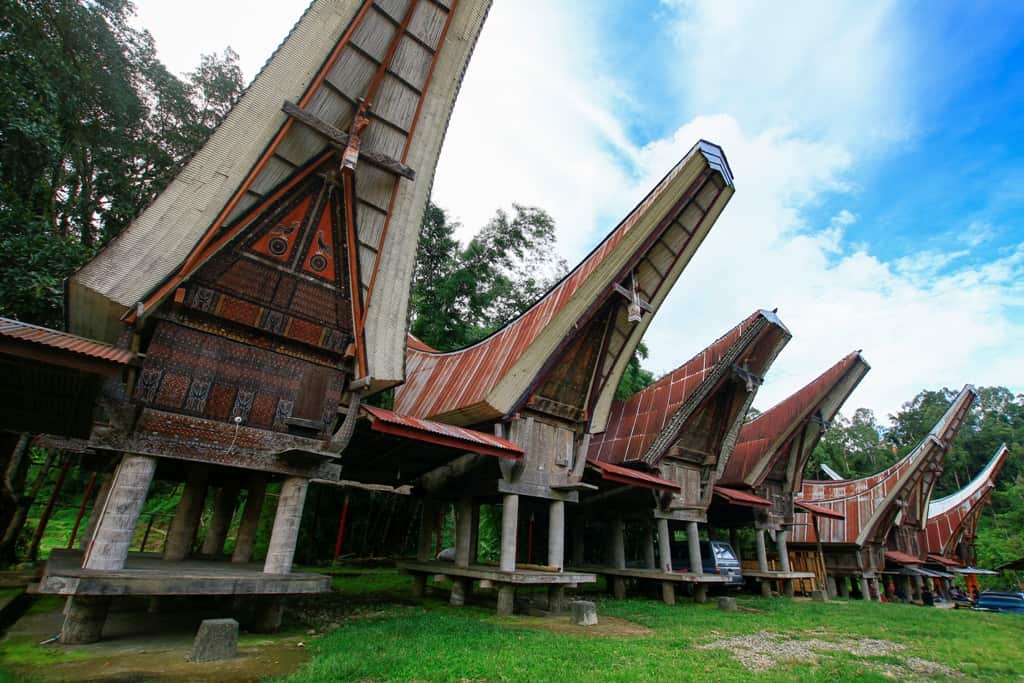 8 Keunikan Rumah Adat Tongkonan Khas Tana Toraja 